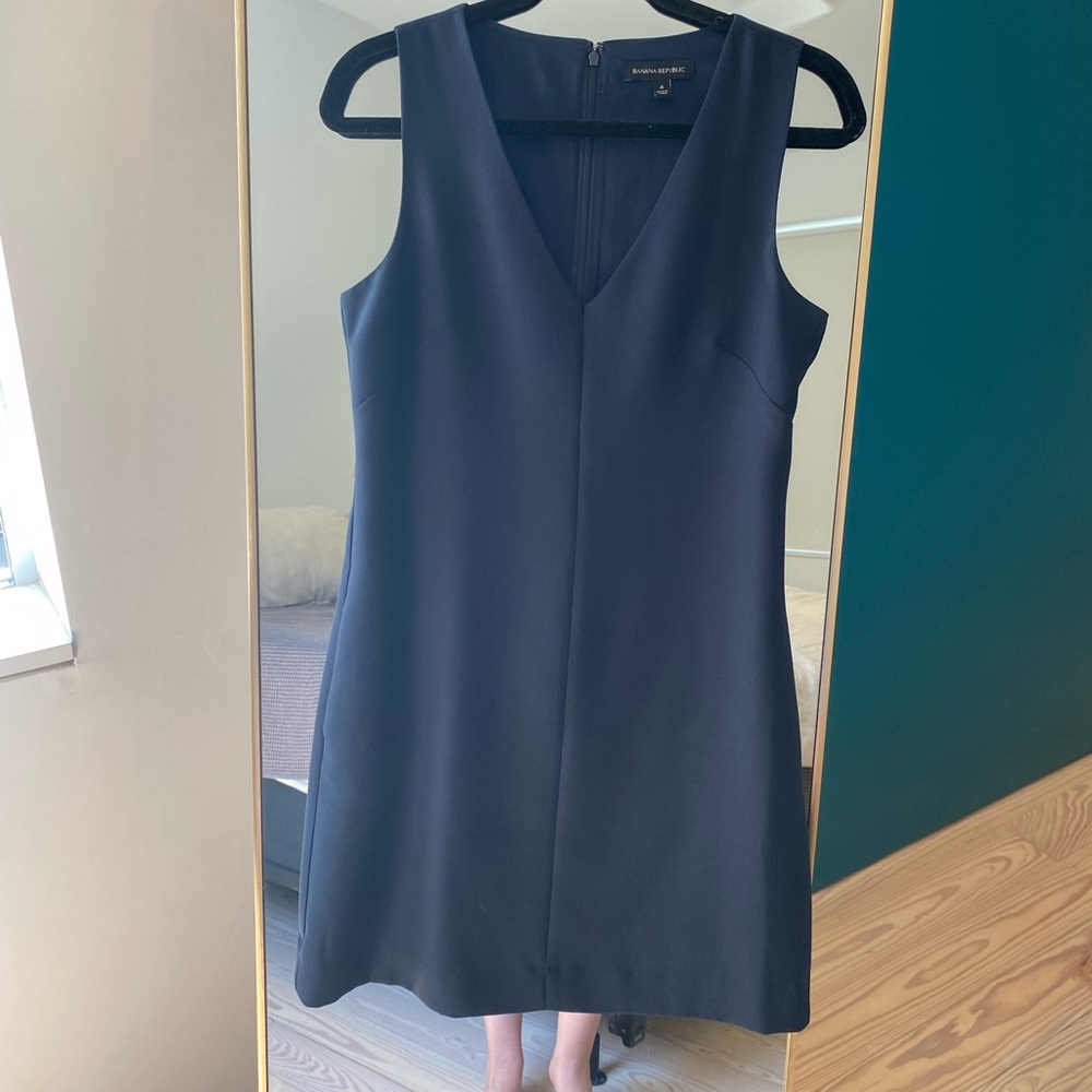 Banana Republic Navy V Neck Sleeveless Shift Dress